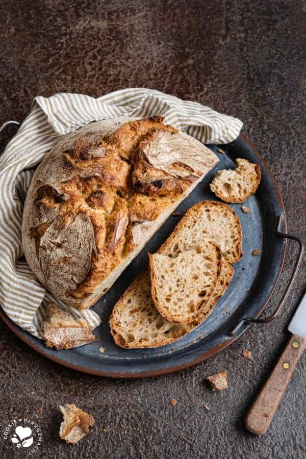 Zwiebel-Bier-Kruste aus For the love of Bread – Zeit für gutes Brot von Sonja Bauer.